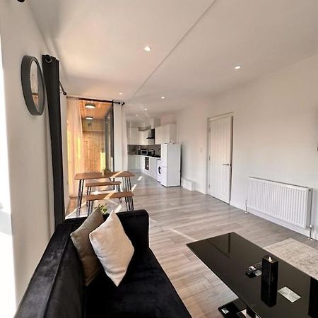Stratford Apartment With Balcony Лондон Екстериор снимка