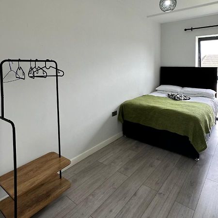Stratford Apartment With Balcony Лондон Екстериор снимка