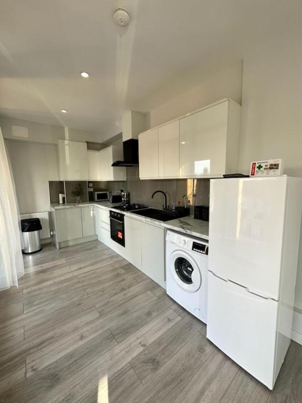 Stratford Apartment With Balcony Лондон Екстериор снимка