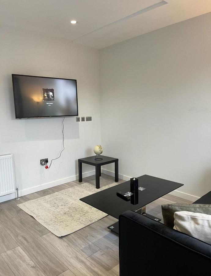 Stratford Apartment With Balcony Лондон Екстериор снимка